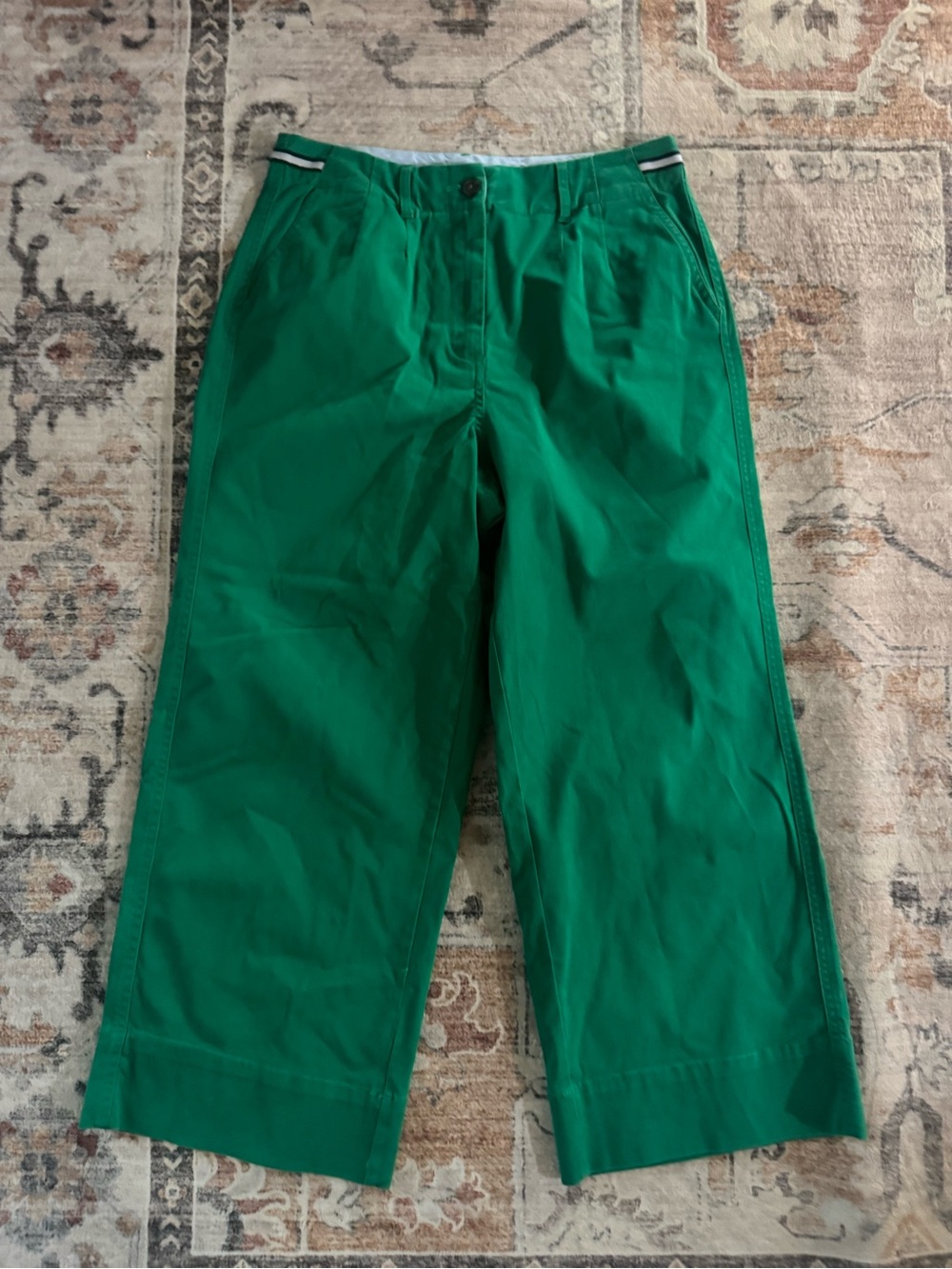 crown & ivy Green Wide-Leg Crop Pants